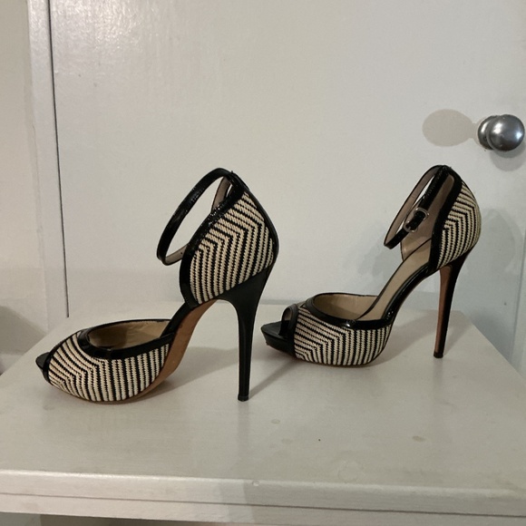 Alexander McQueen Black/Vanilla Pumps, Size 36.5 - Picture 5 of 10